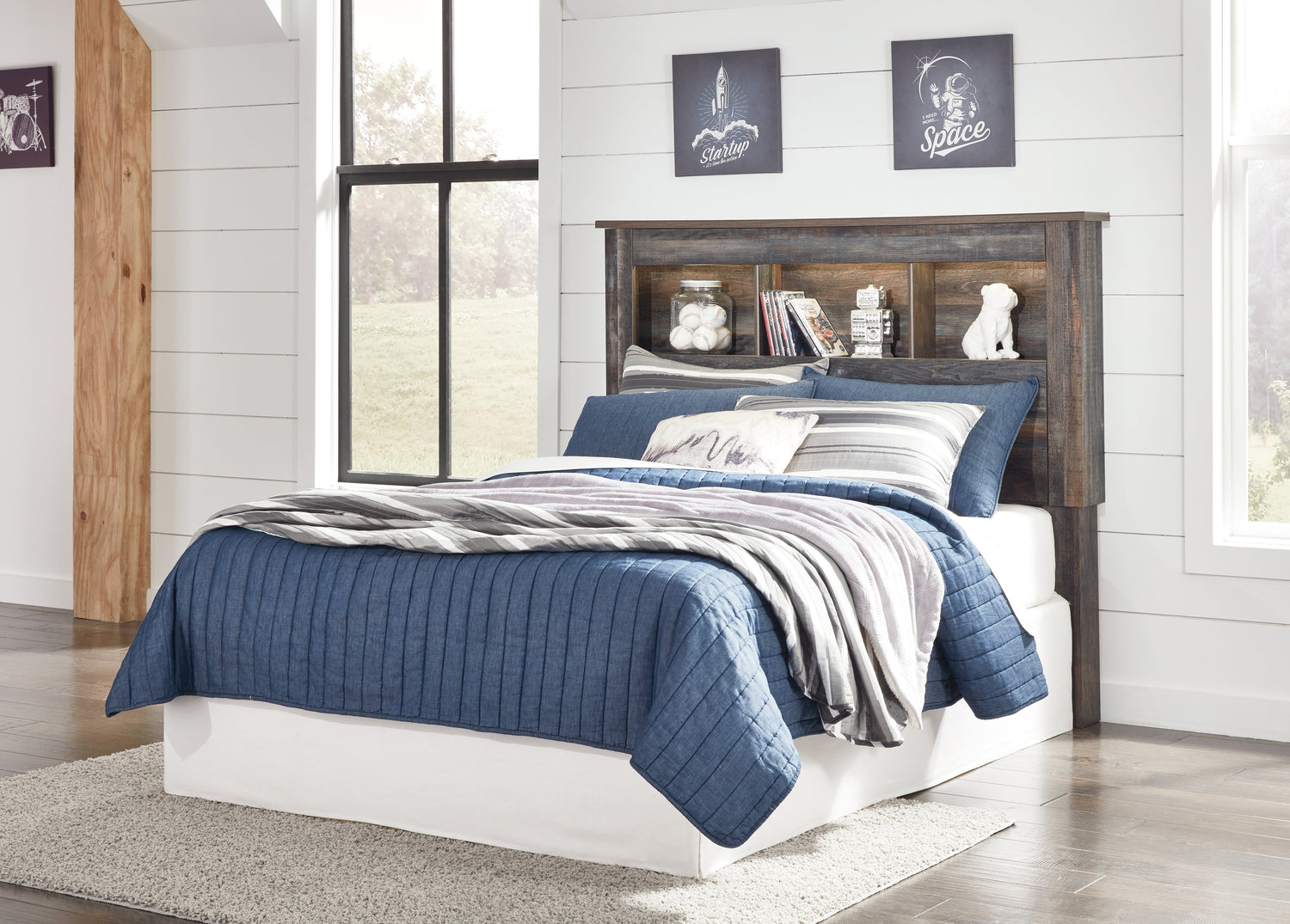 Cambeck King Panel Headboard Bed with Mirrored Dresser and Chest in Whitewash - PKG003124