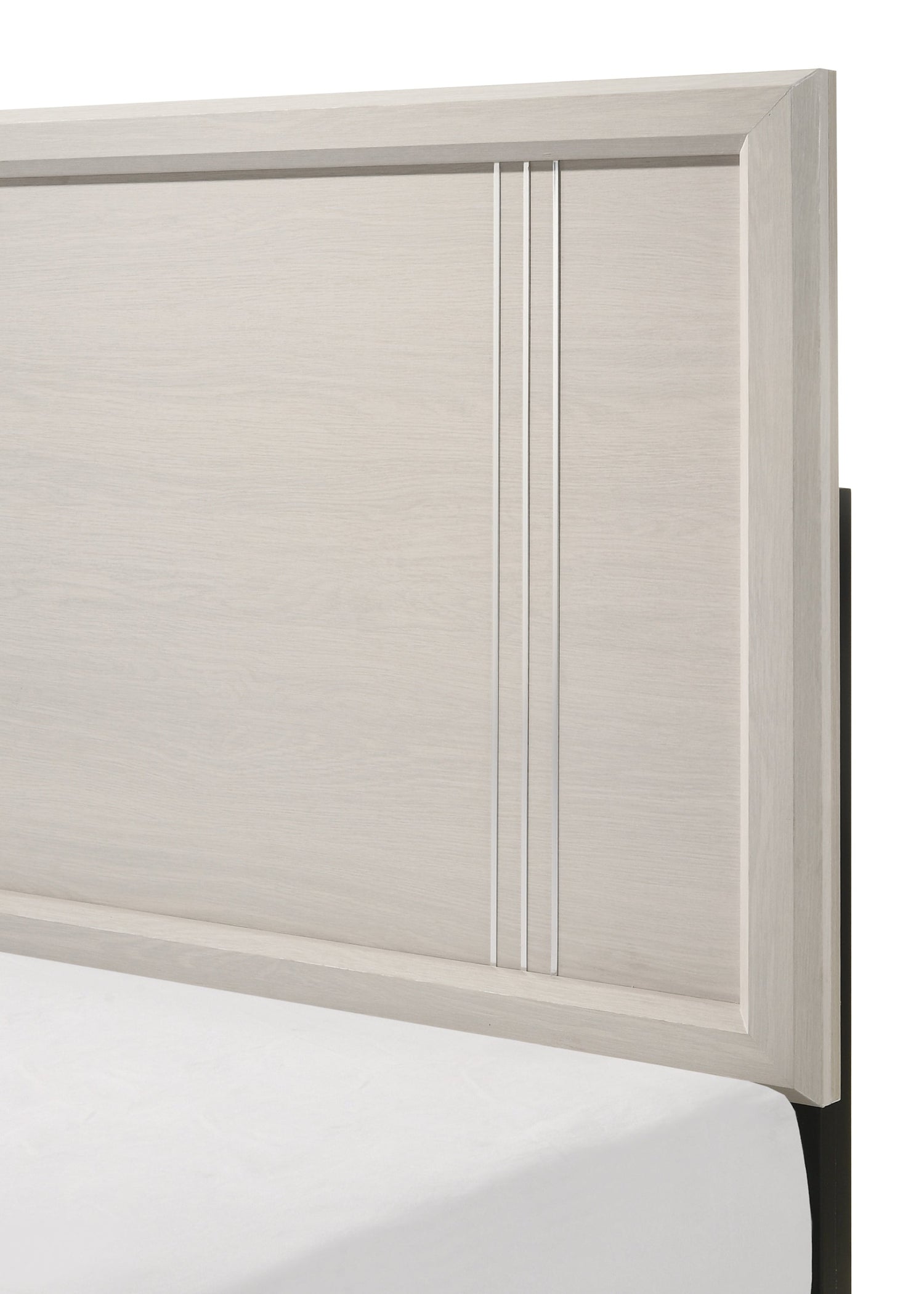 Charlie White Queen Panel Bed - SET | B9230-Q-HBFB | B9230-KQ-RAIL - Bien Home Furniture &amp; Electronics