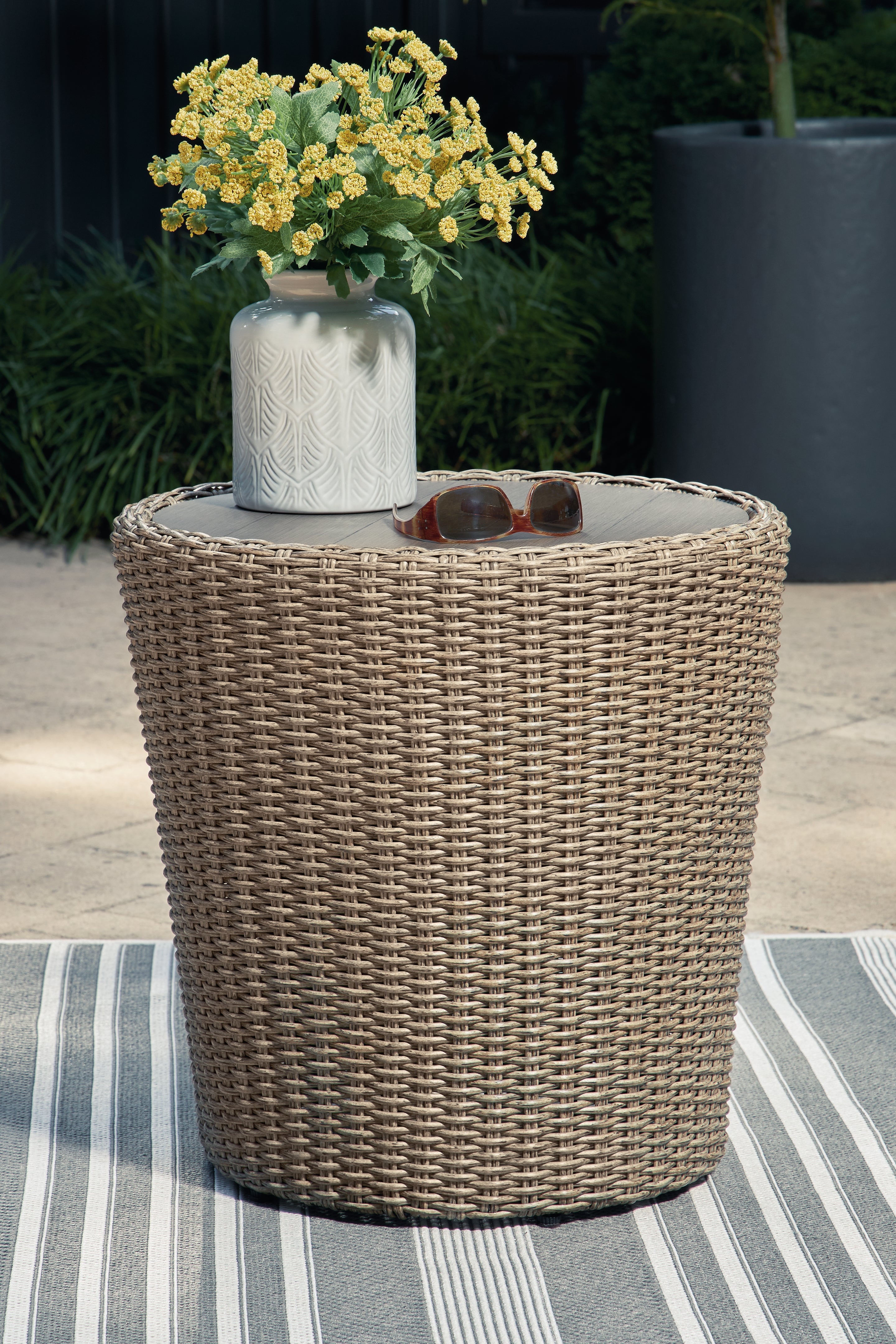 Danson 2 Swivel Lounge Chairs and End Table - P505P1