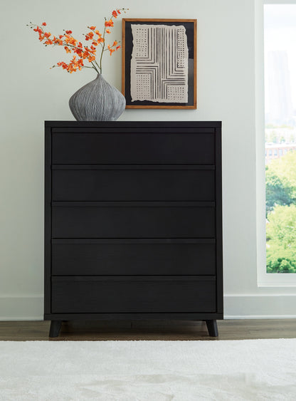 Danziar Queen Panel Bed with Mirrored Dresser, Chest and 2 Nightstands in Black - PKG015891