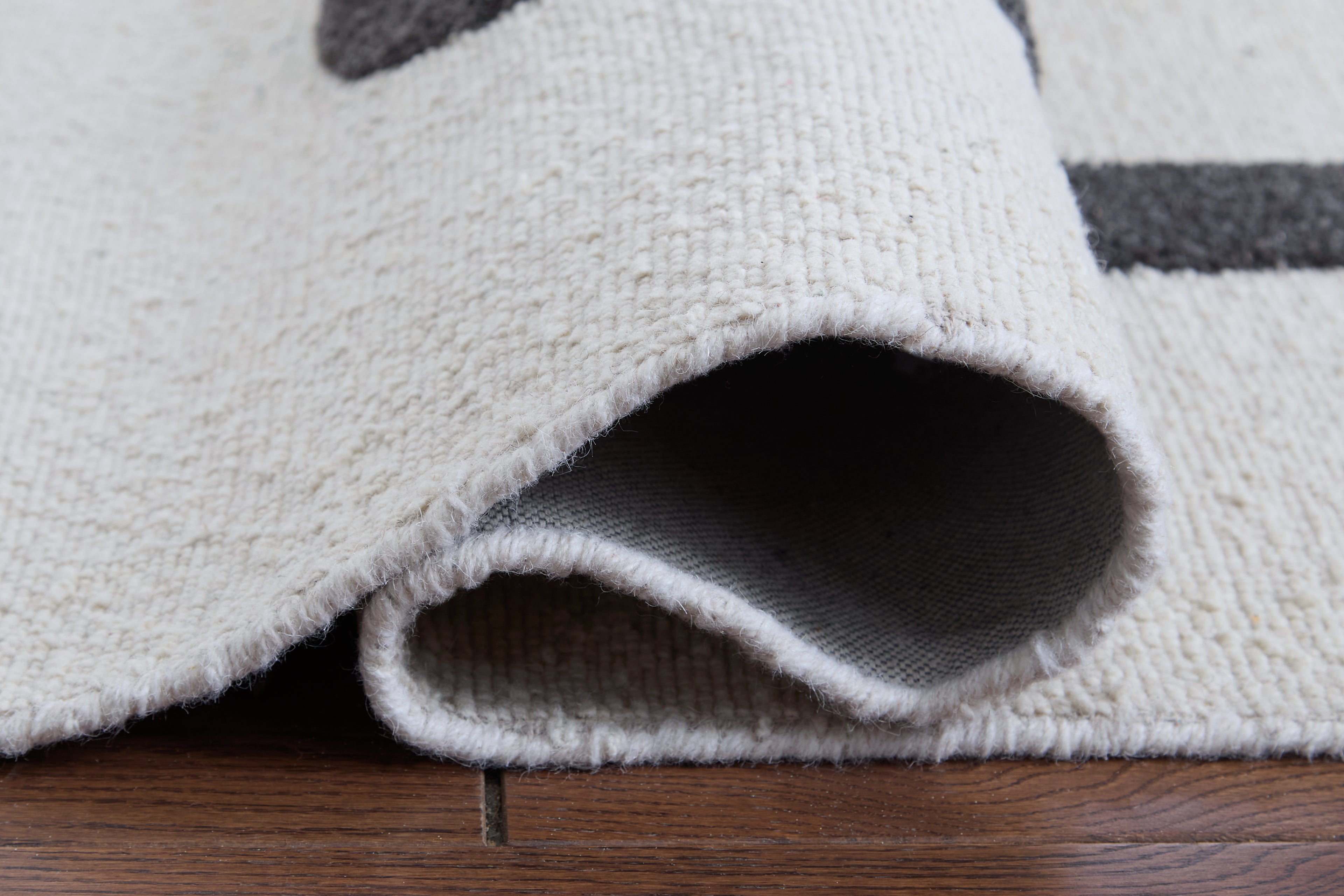 Davismour Ivory/Taupe/Charcoal Medium Rug - R407562