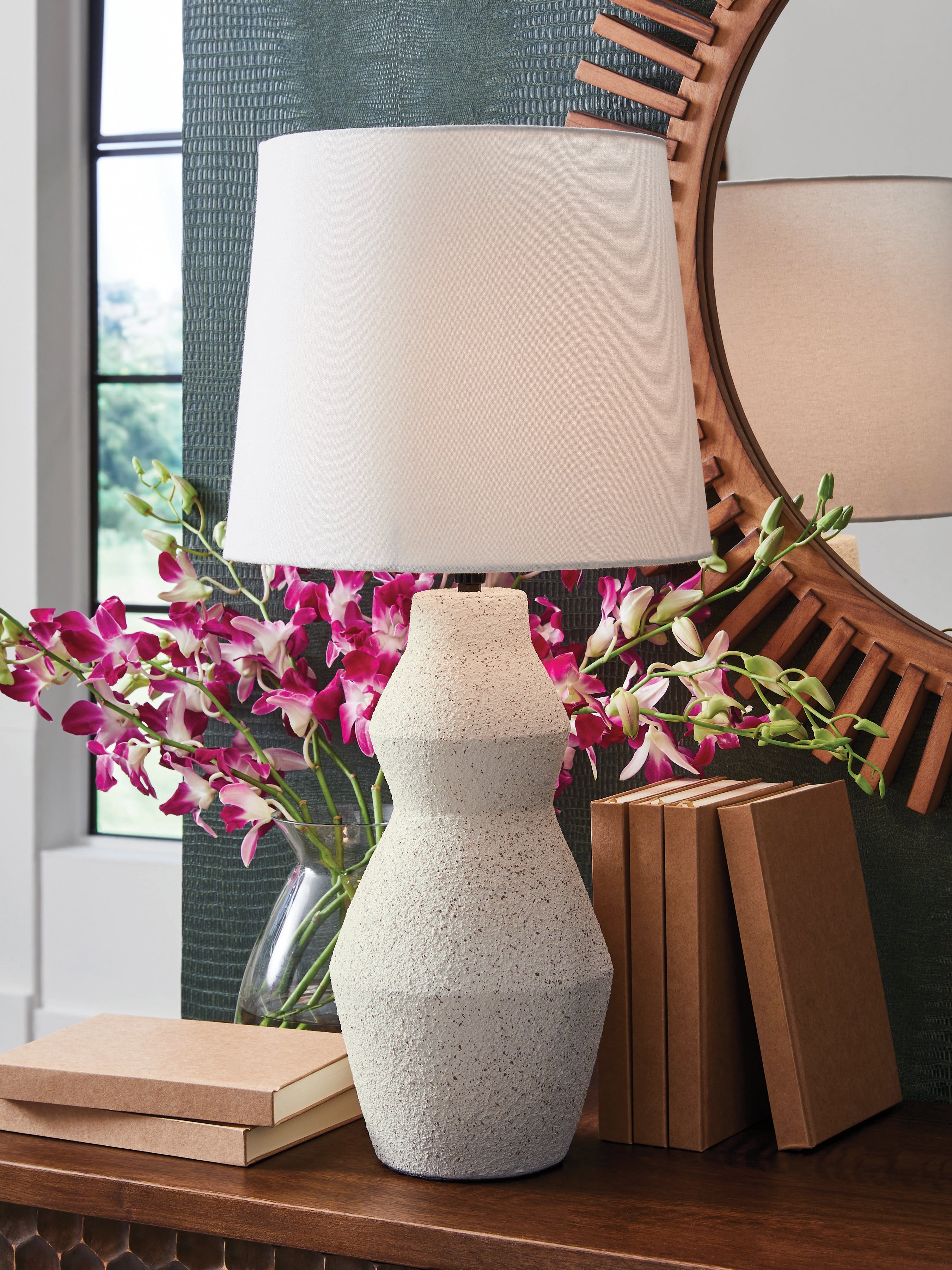 Dawthorne Cream Table Lamp - L236034