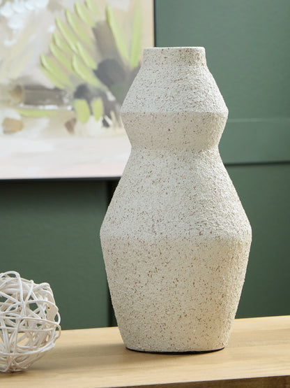Dawthorne Cream Vase - A2000850