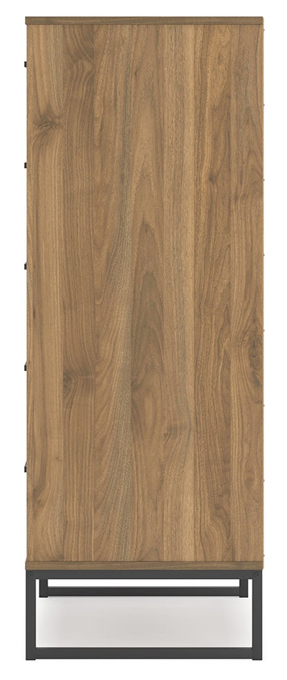 Deanlow Full Panel Headboard with Dresser, Chest and Nightstand in Honey - PKG017183