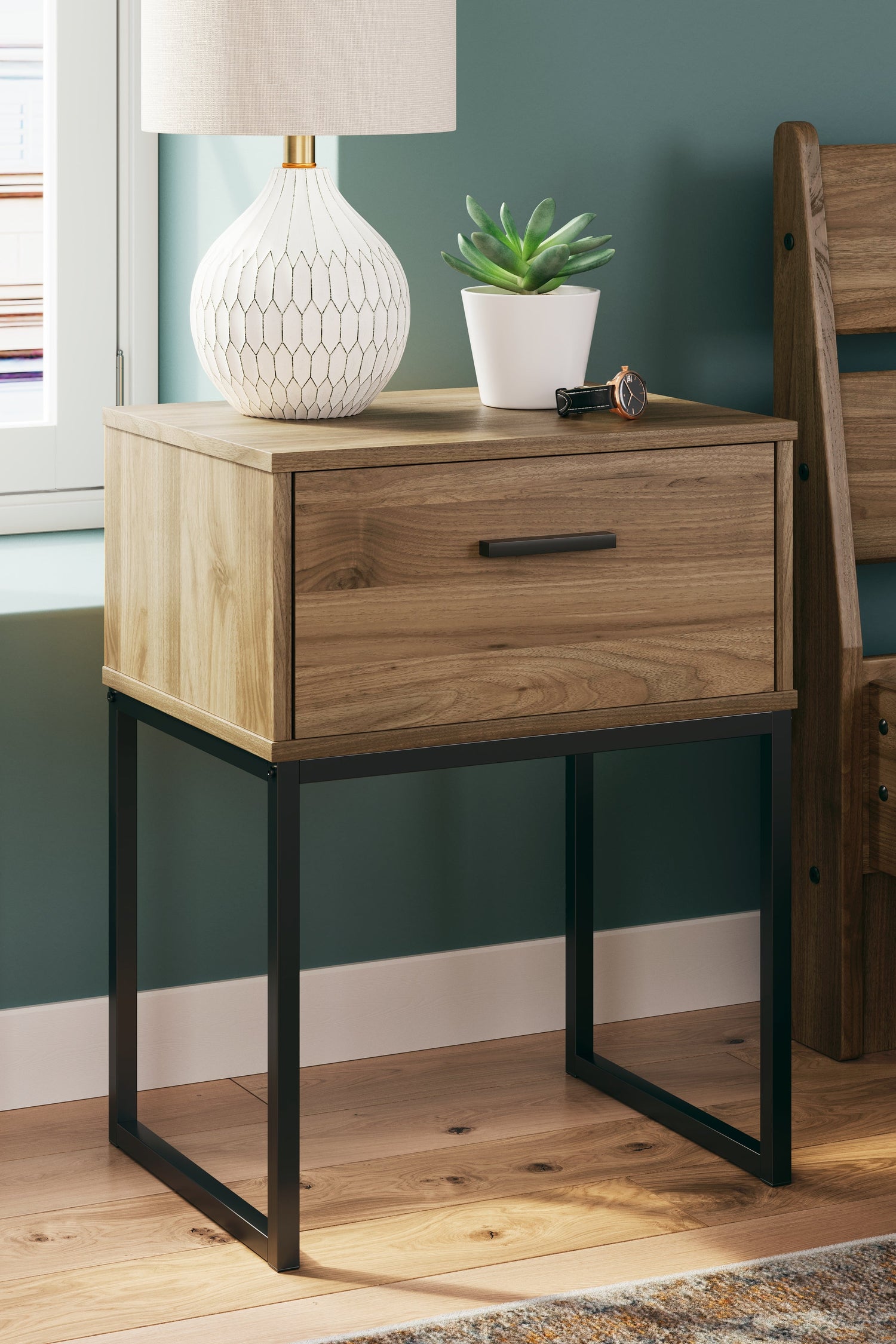Deanlow Full Platform Bed with Dresser and Nightstand in Honey - PKG017195