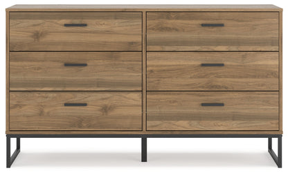 Deanlow Full Platform Bed with Dresser in Honey - PKG017191
