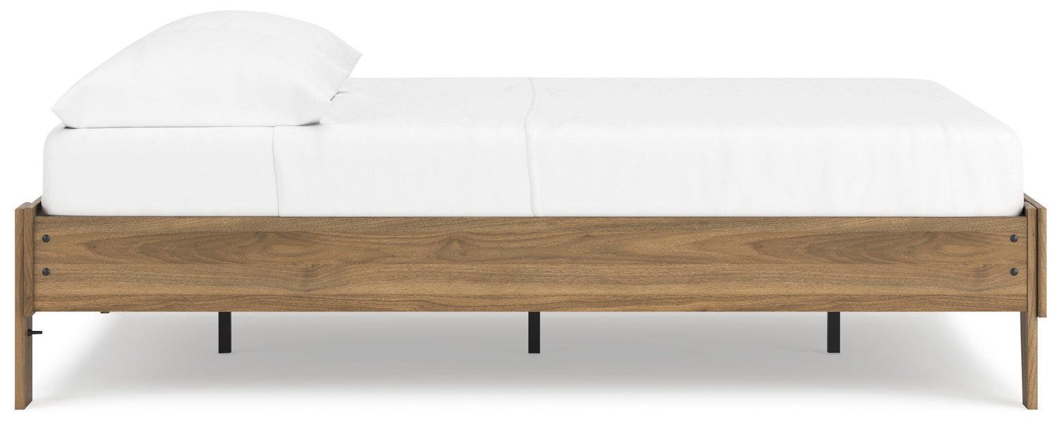 Deanlow Full Platform Bed with Dresser in Honey - PKG017191