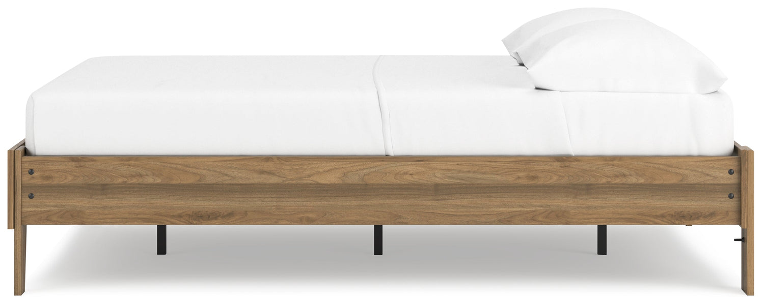 Deanlow Full Platform Bed with Dresser in Honey - PKG017191