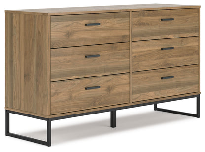 Deanlow Full Platform Bed with Dresser in Honey - PKG017191