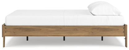 Deanlow Queen Platform Bed with Dresser in Honey - PKG017268
