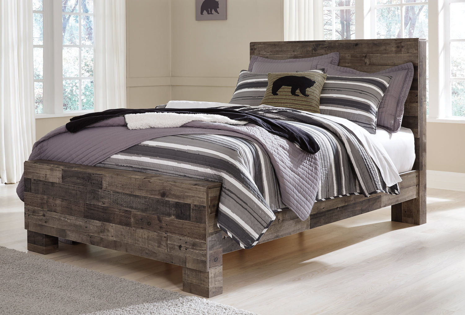 Derekson Full Panel Bed with Mirrored Dresser, Chest and 2 Nightstands in Multi Gray - PKG003543