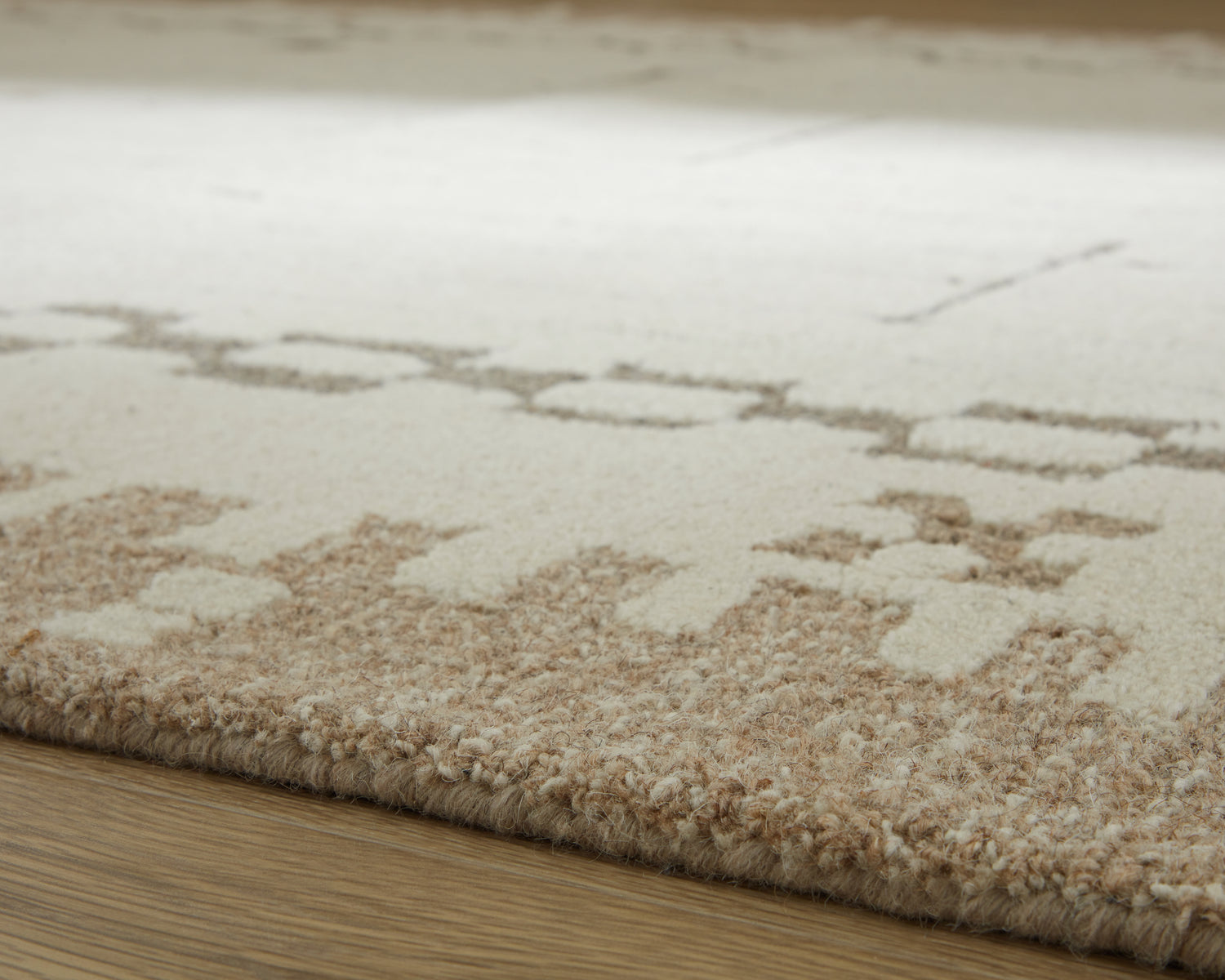 Dot Cream/Brown/Taupe Medium Rug - R407652