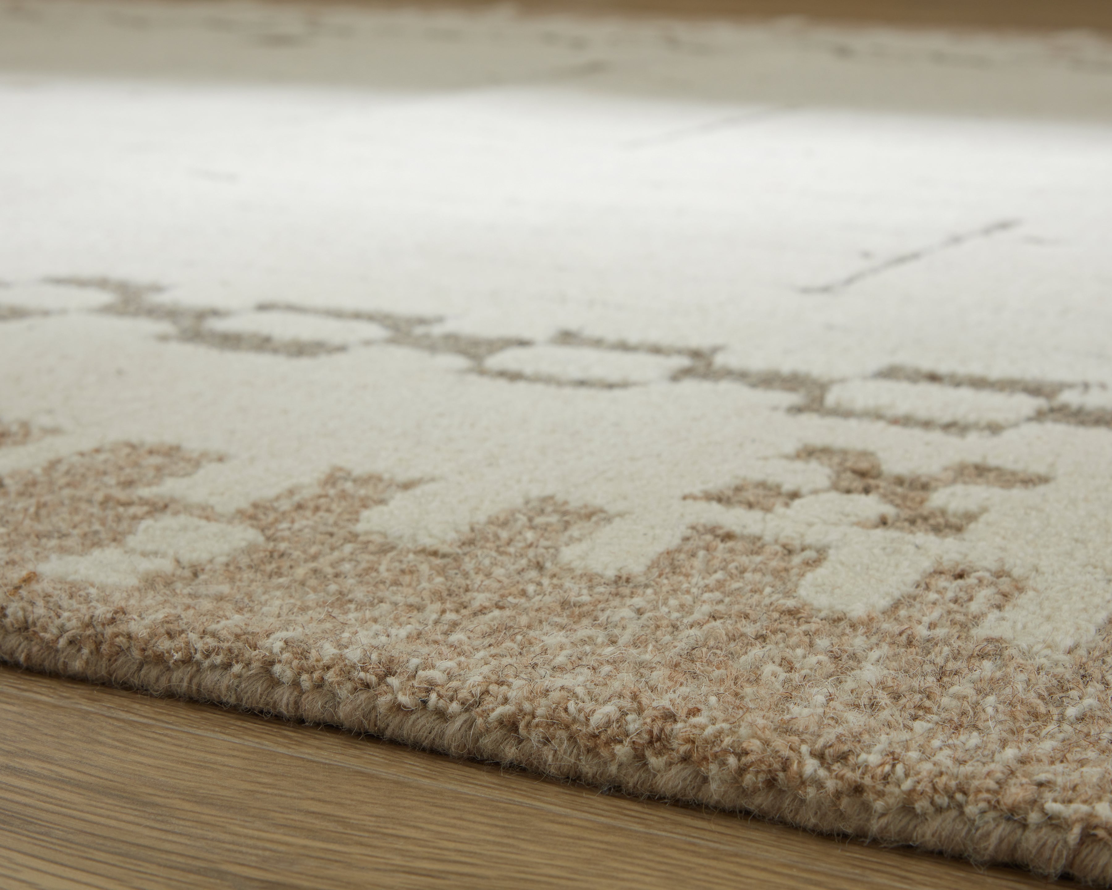 Dot Cream/Brown/Taupe Medium Rug - R407652