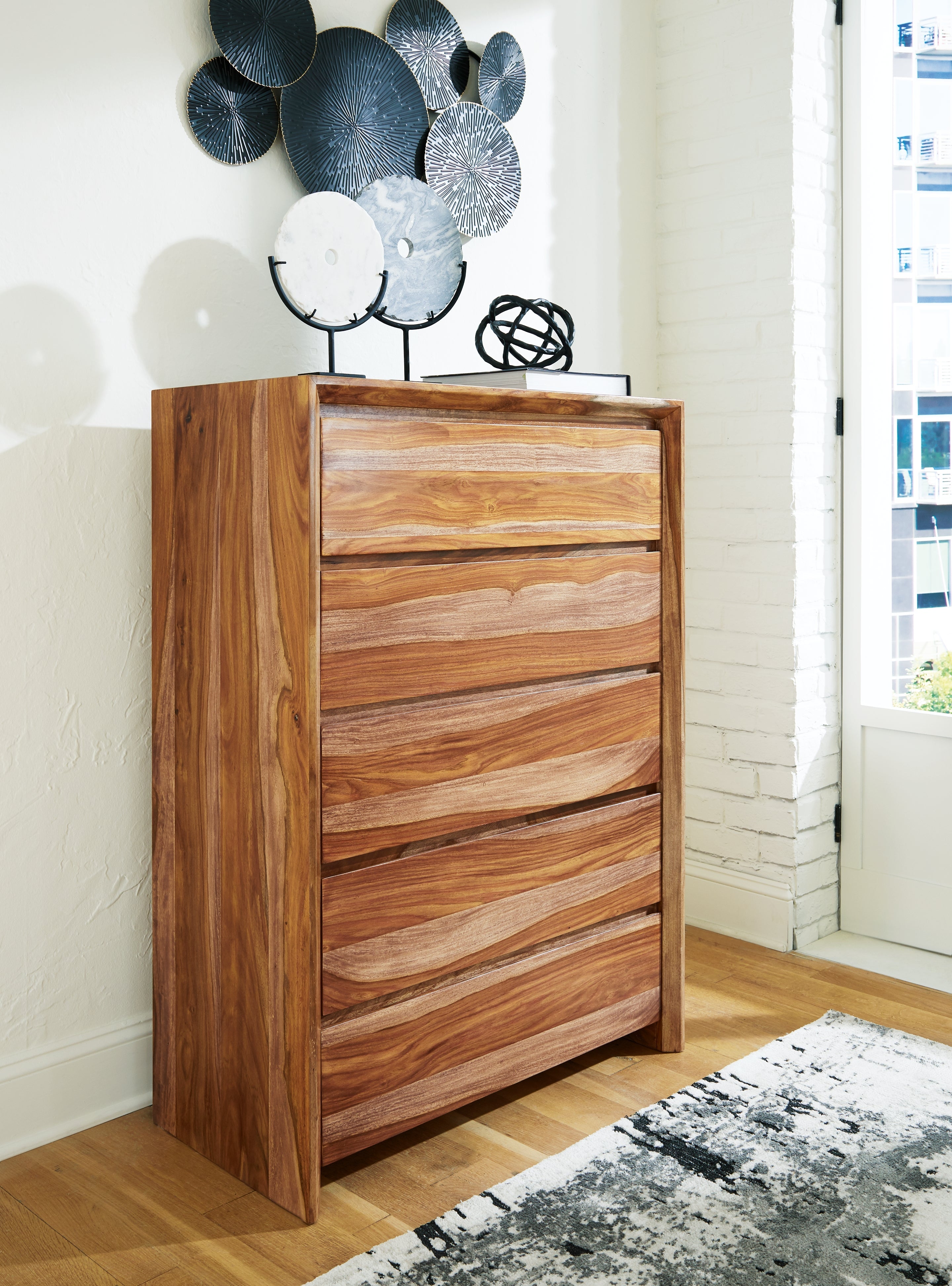 Dressonni Brown Chest of Drawers - B790-46