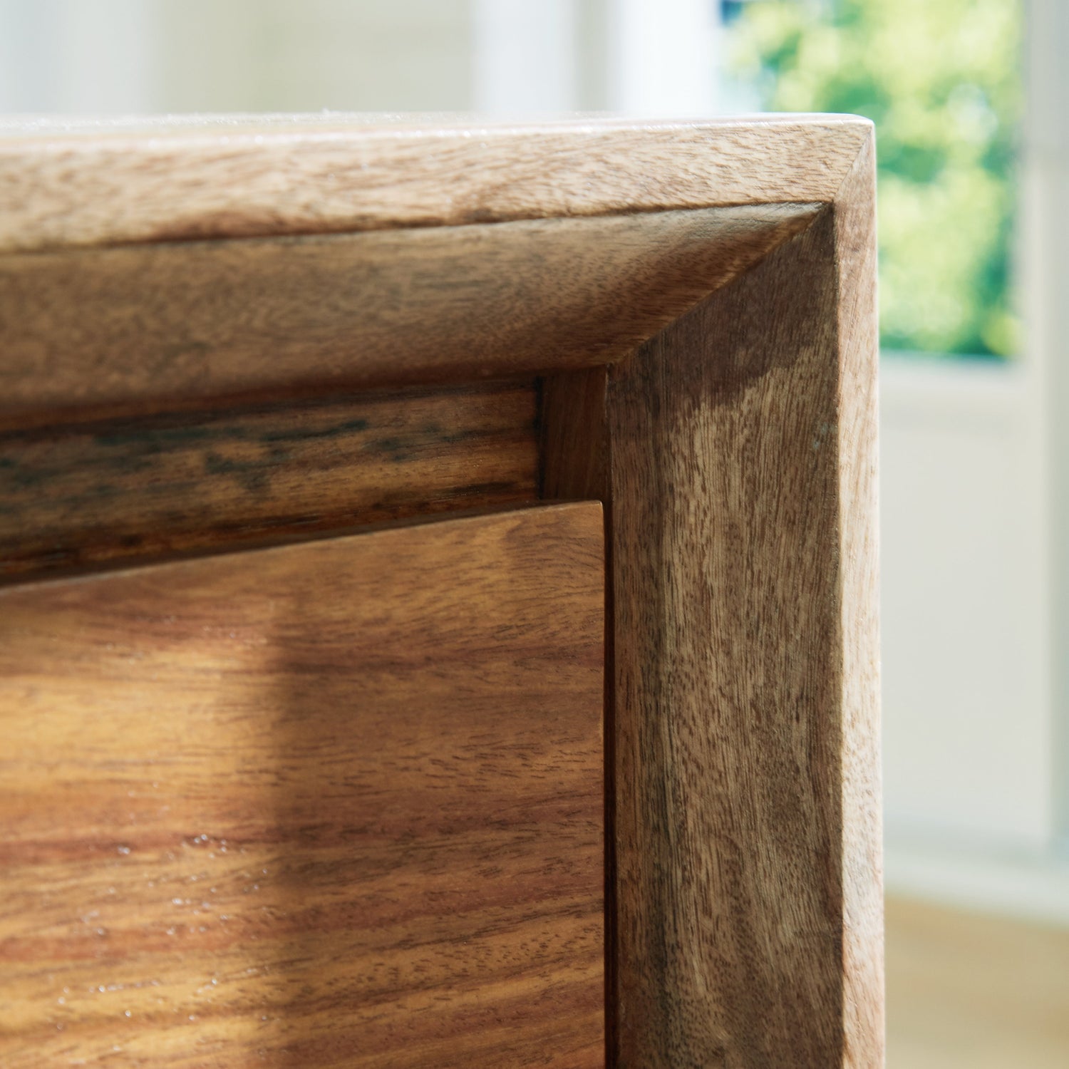 Dressonni Brown Nightstand - B790-92