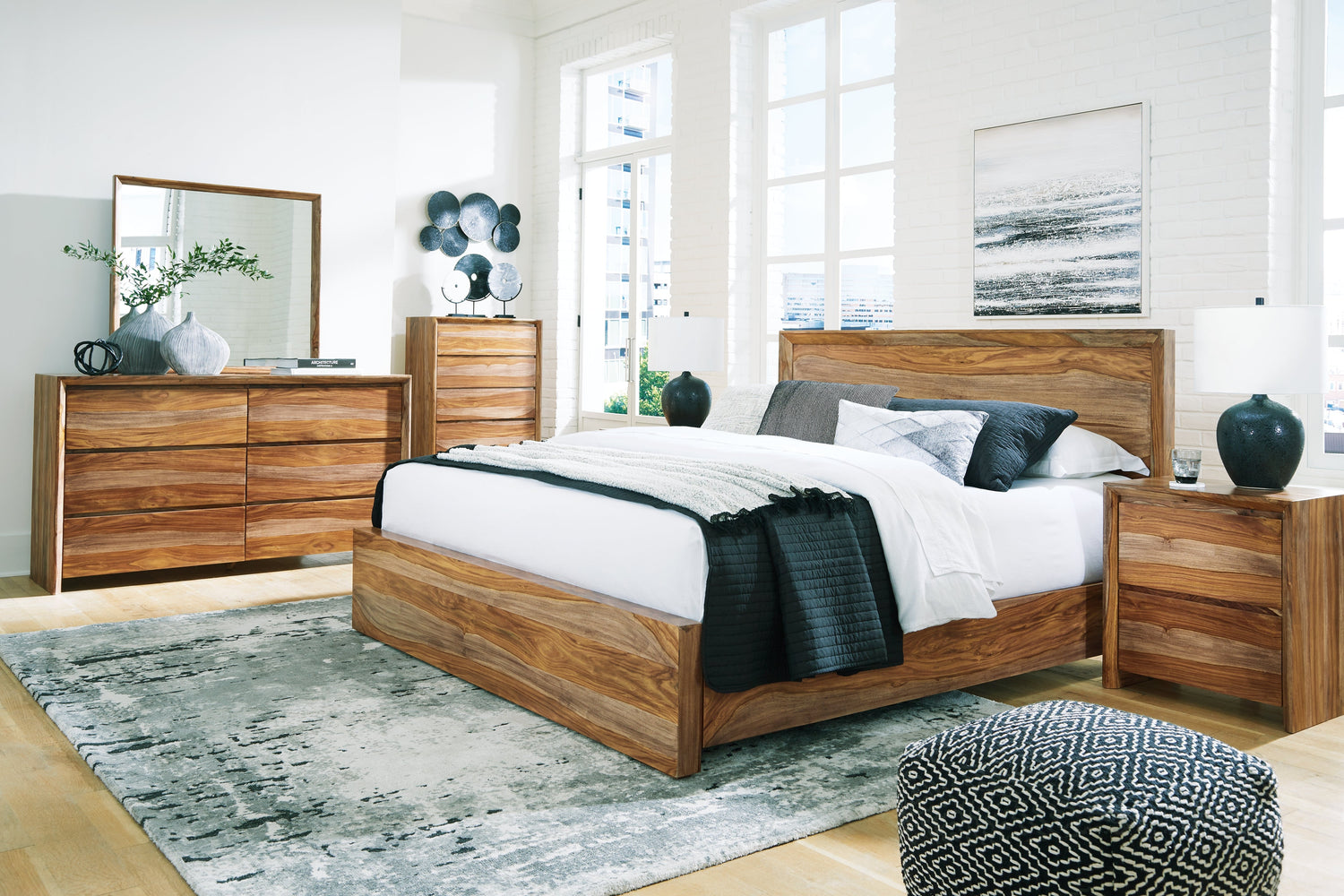 Dressonni California King Panel Bed with Mirrored Dresser in Brown - PKG018787