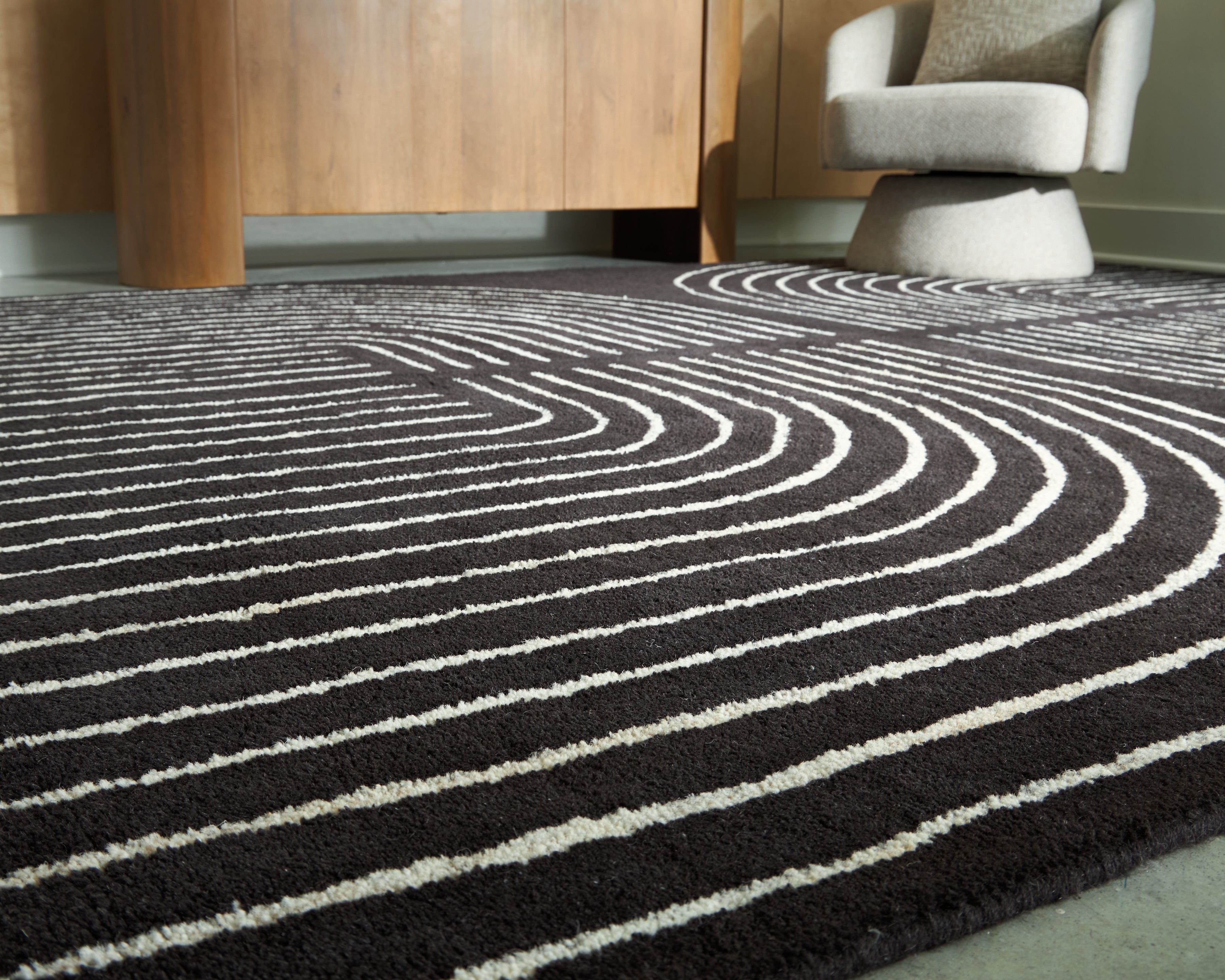 Eldonmore Black/Ivory Medium Rug - R407572
