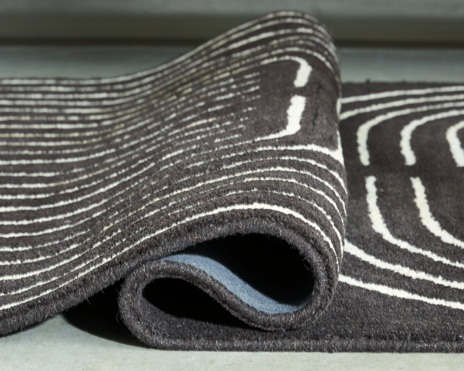 Eldonmore Black/Ivory Medium Rug - R407572