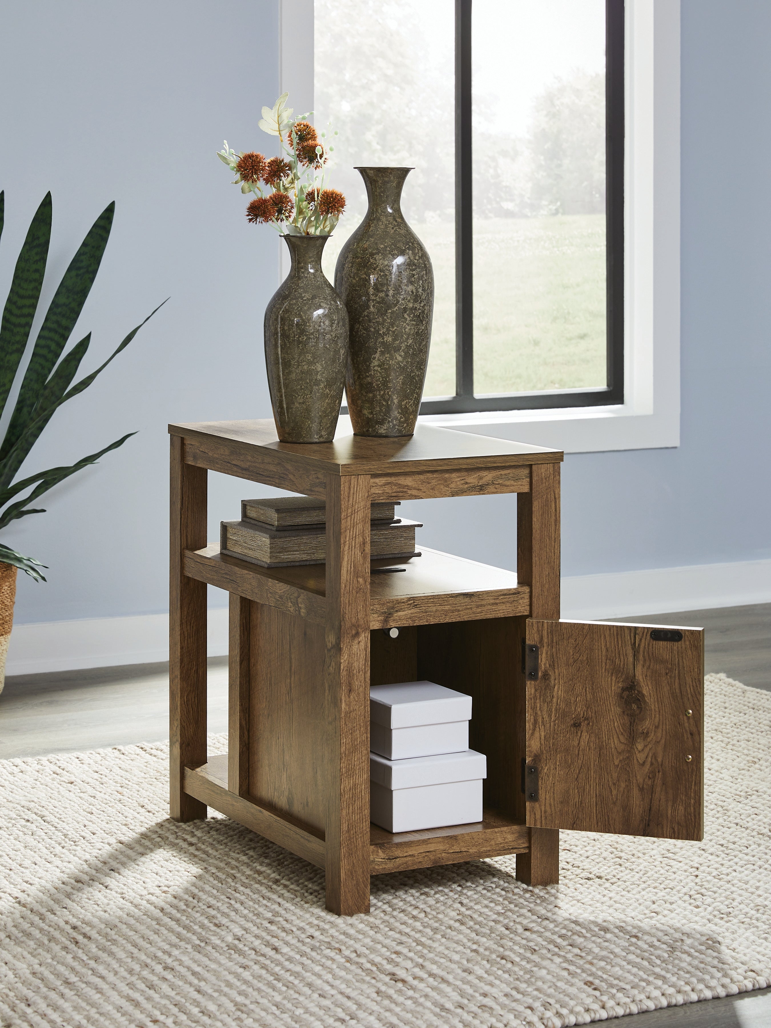 Fendenmore Brown Chairside End Table - T190-117