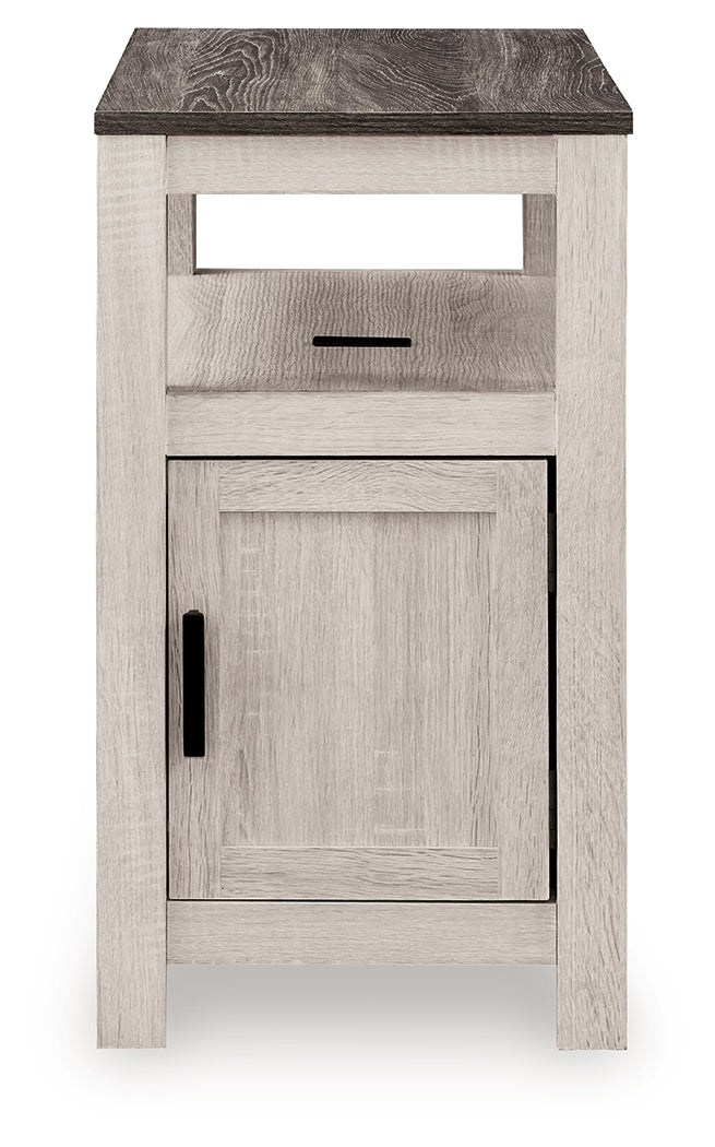 Fendenmore Two-tone Chairside End Table - T190-217