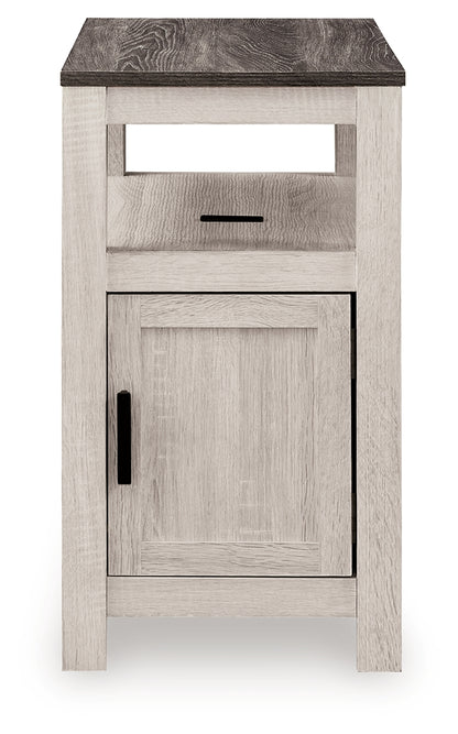 Fendenmore Two-tone Chairside End Table - T190-217