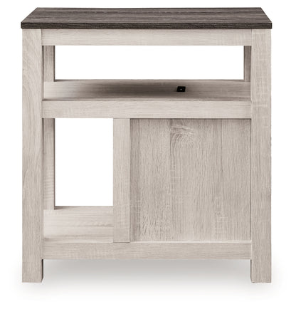 Fendenmore Two-tone Chairside End Table - T190-217