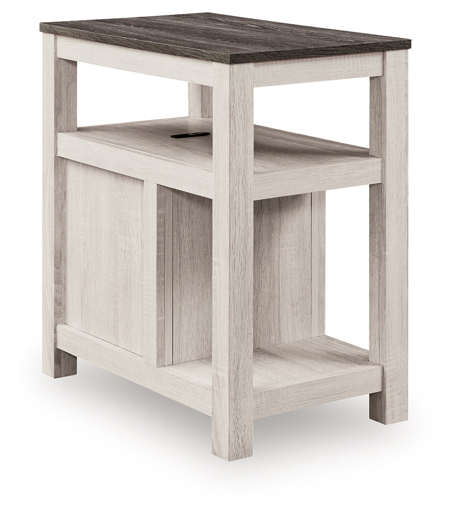 Fendenmore Two-tone Chairside End Table - T190-217