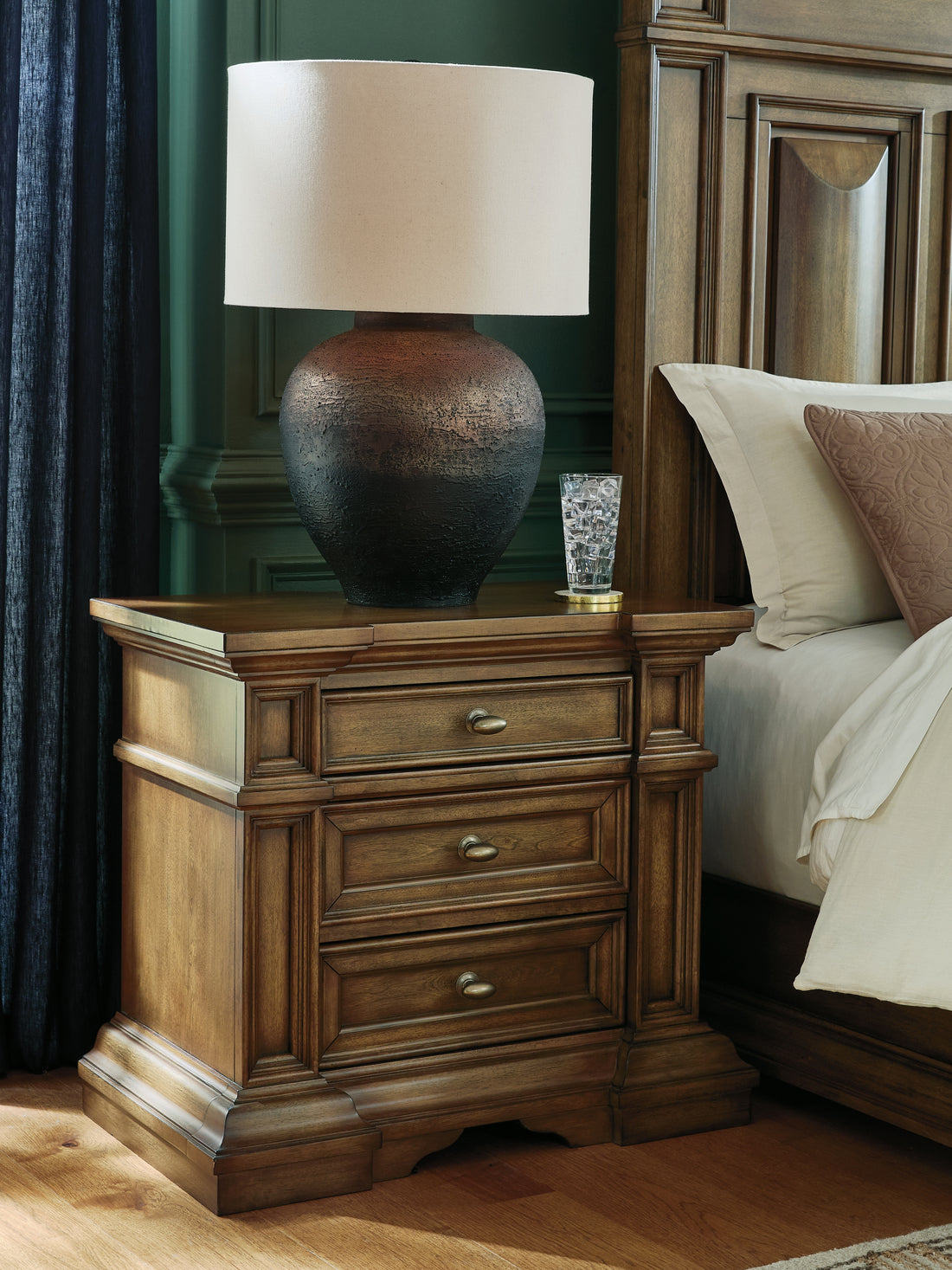 Frantanna Brown Nightstand - PCB949-93