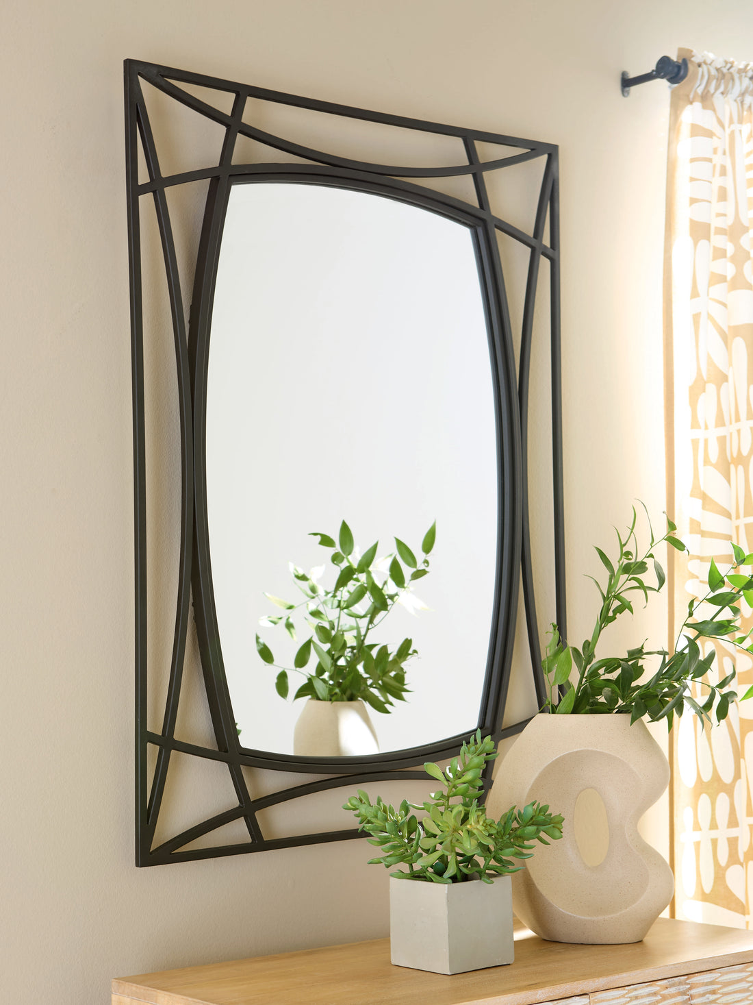 Freenville Black Accent Mirror - A8010408