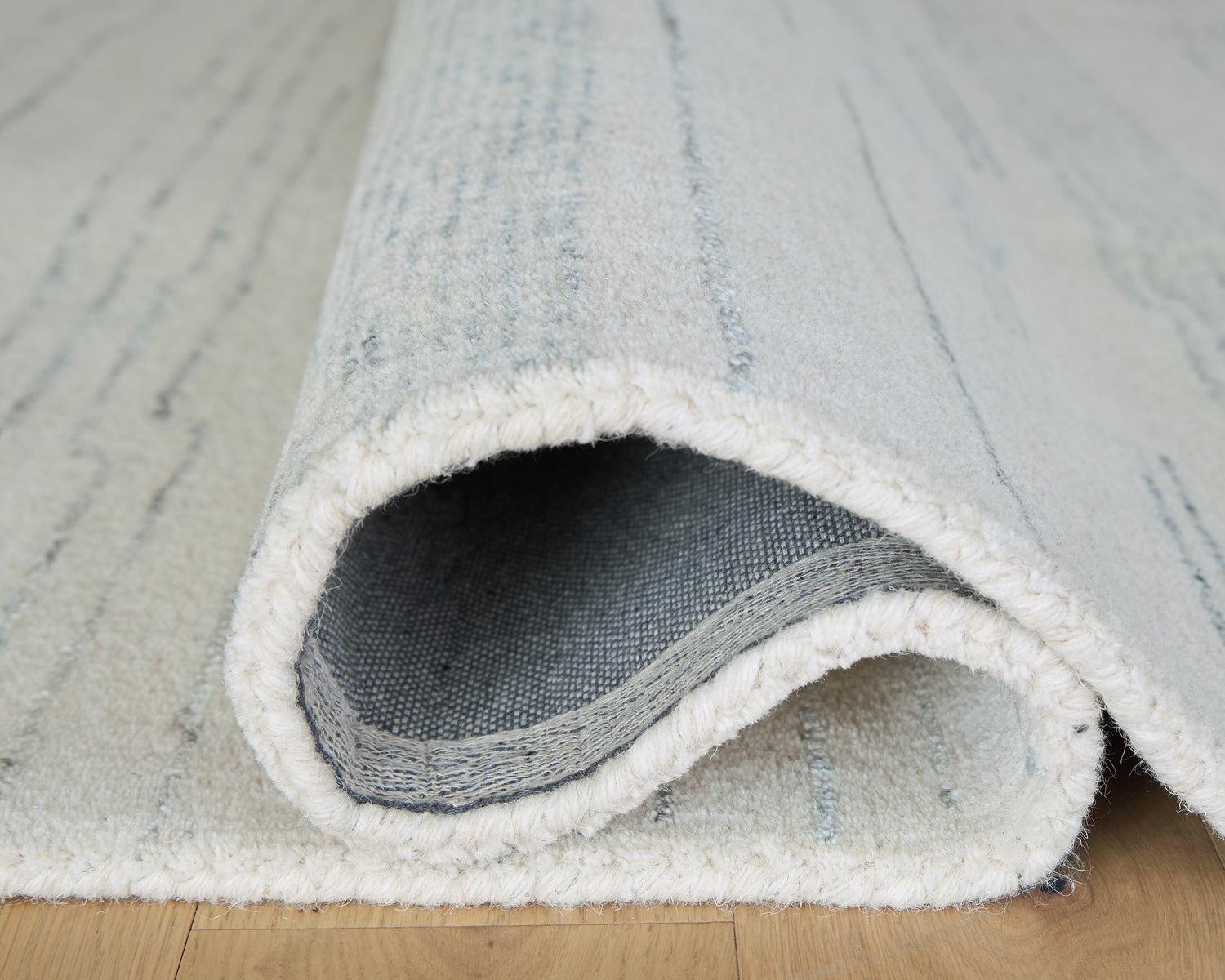 Genemost Ivory/Blue Medium Rug - R407842