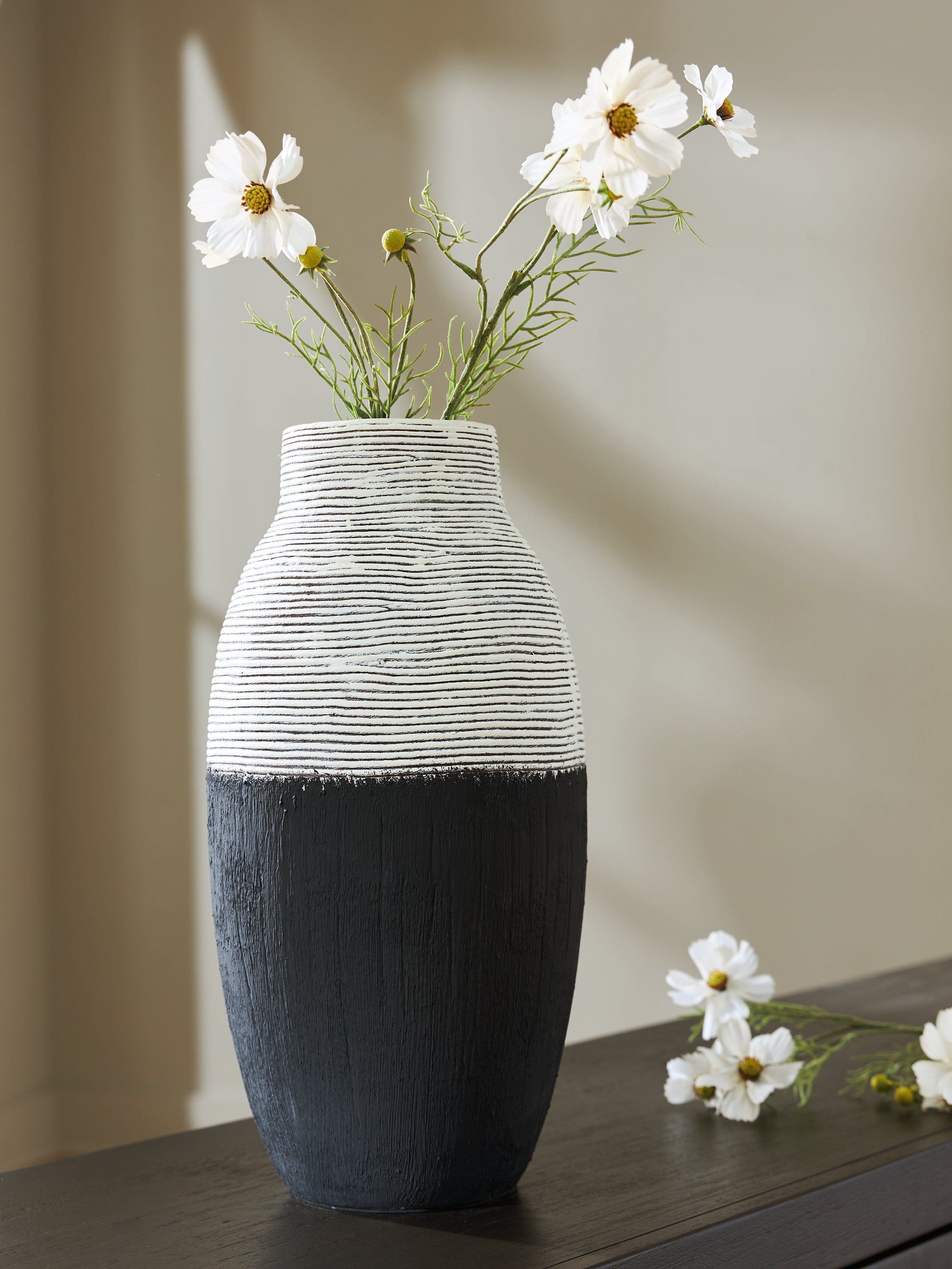 Girtha Antique White/Black Vase - A2000877
