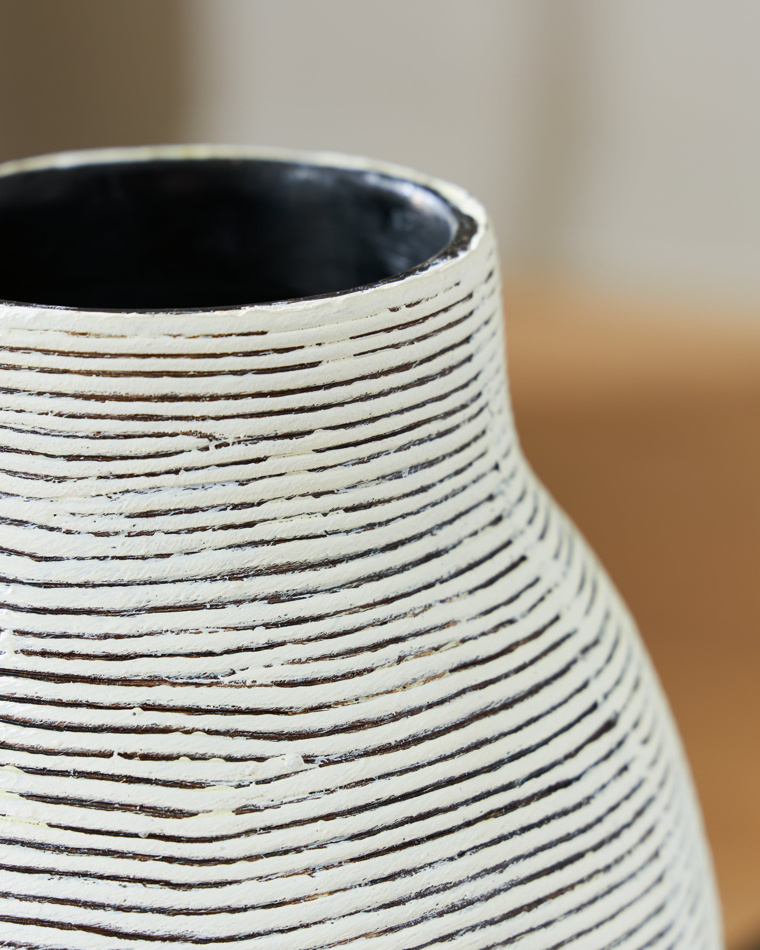 Girtha Antique White/Black Vase - A2000877