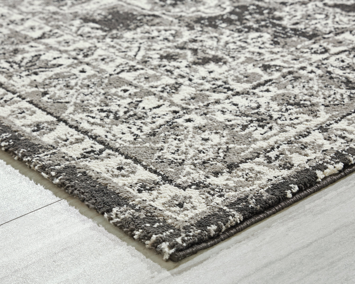 Glennisman Black/Gray/Ivory Large Rug - R407271