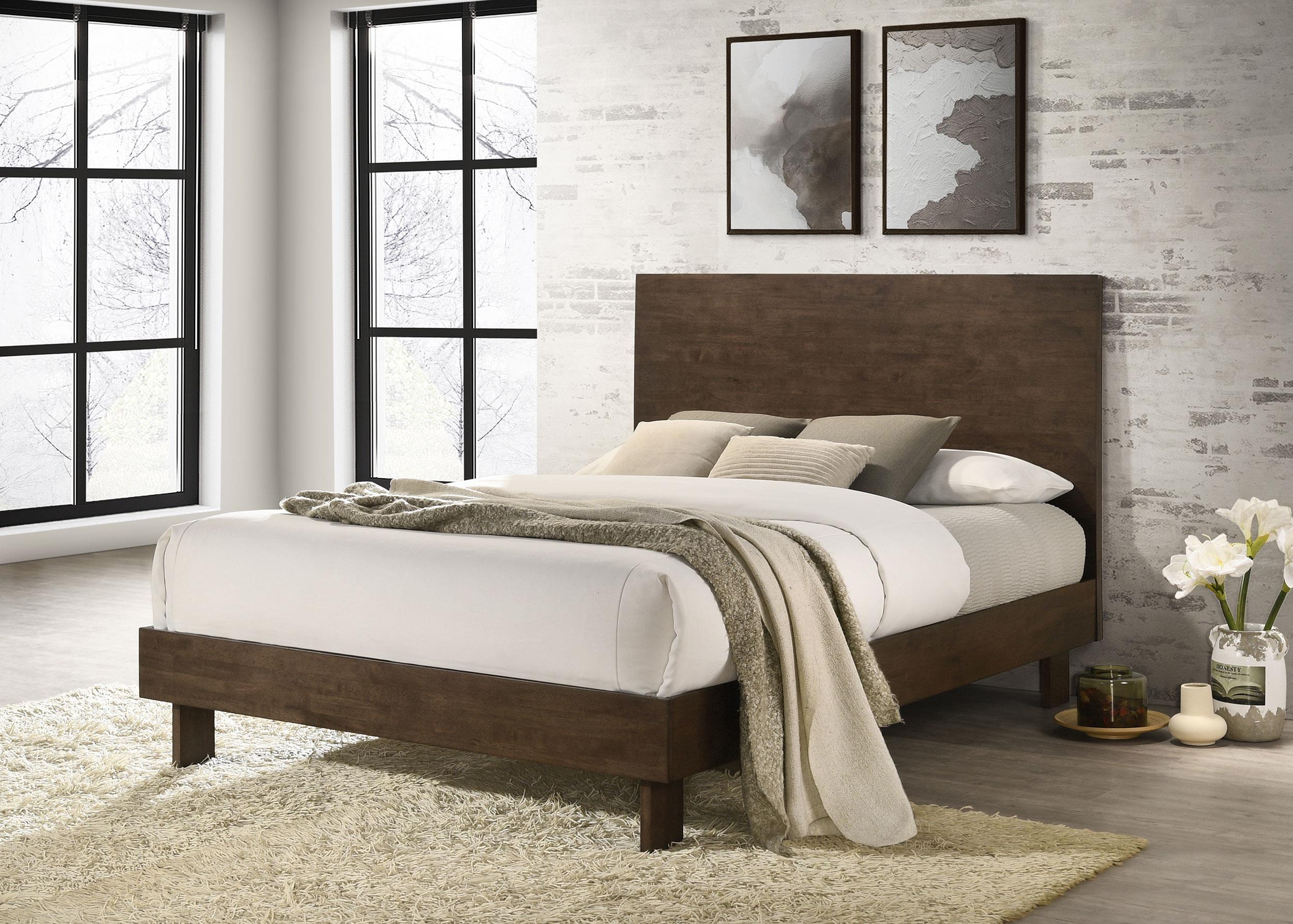 Glenwood 48-inch Eastern King Platform Panel Bed Warm Brown - 225011KE