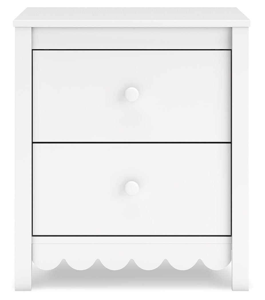 Hallityn Twin Panel Headboard with Dresser, Chest and Nightstand in White - PKG018831