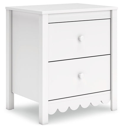 Hallityn Twin Panel Headboard with Dresser, Chest and Nightstand in White - PKG018831
