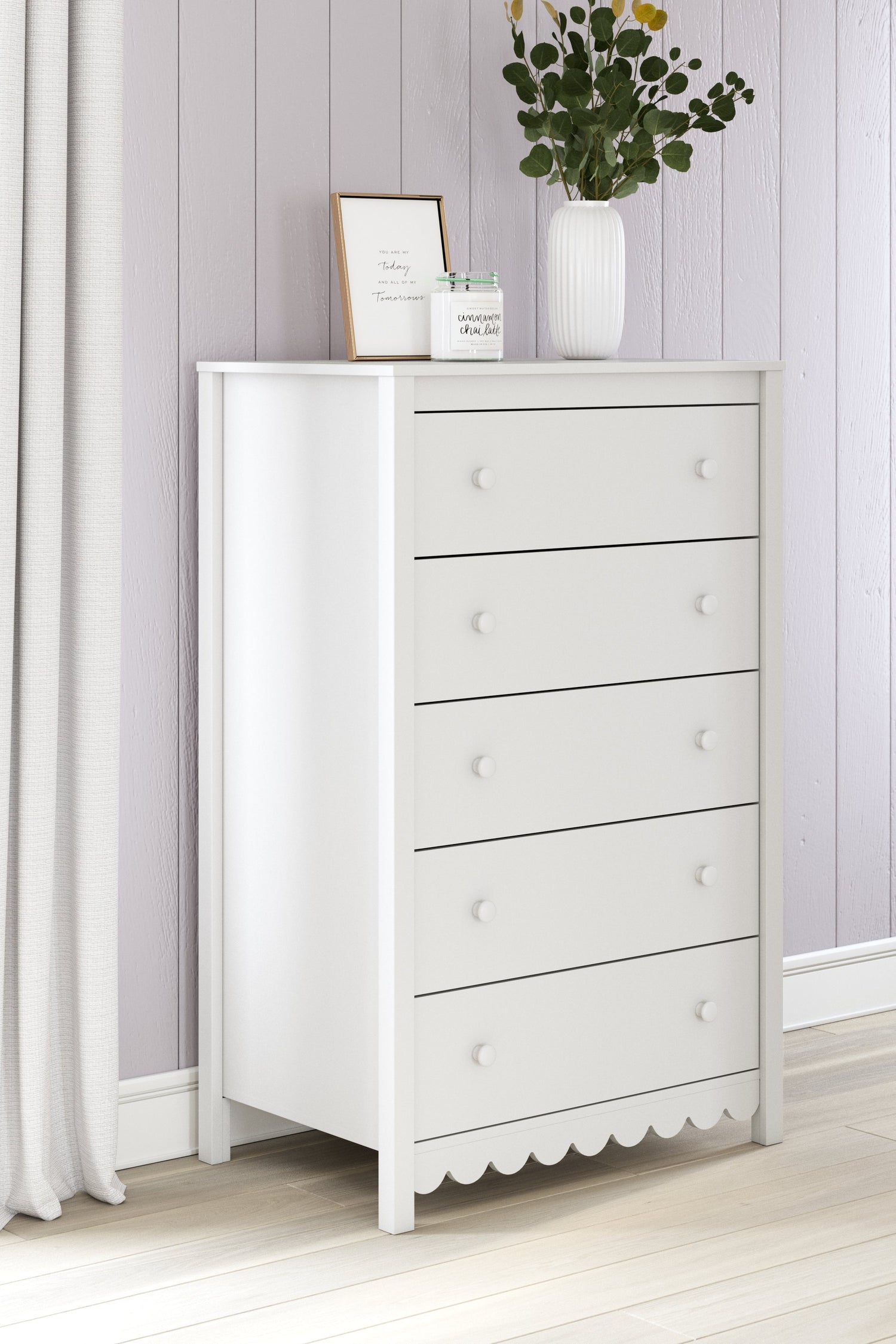 Hallityn Twin Panel Headboard with Dresser, Chest and Nightstand in White - PKG018831
