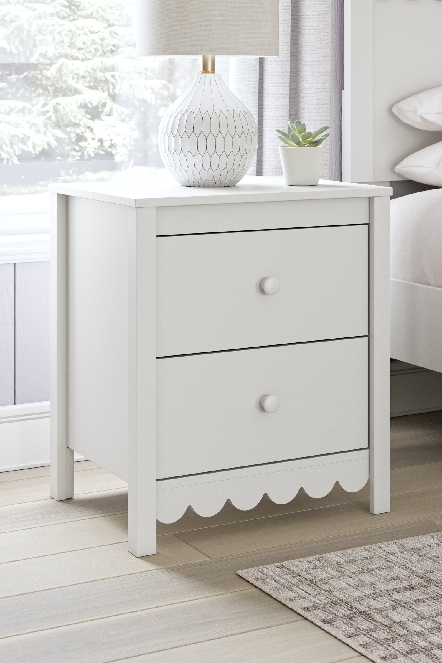 Hallityn Twin Panel Headboard with Dresser, Chest and Nightstand in White - PKG018831