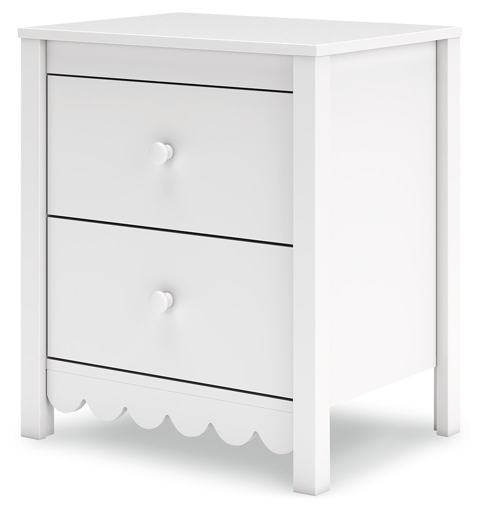 Hallityn Twin Platform Bed with Dresser, Chest and Nightstand in White - PKG018815