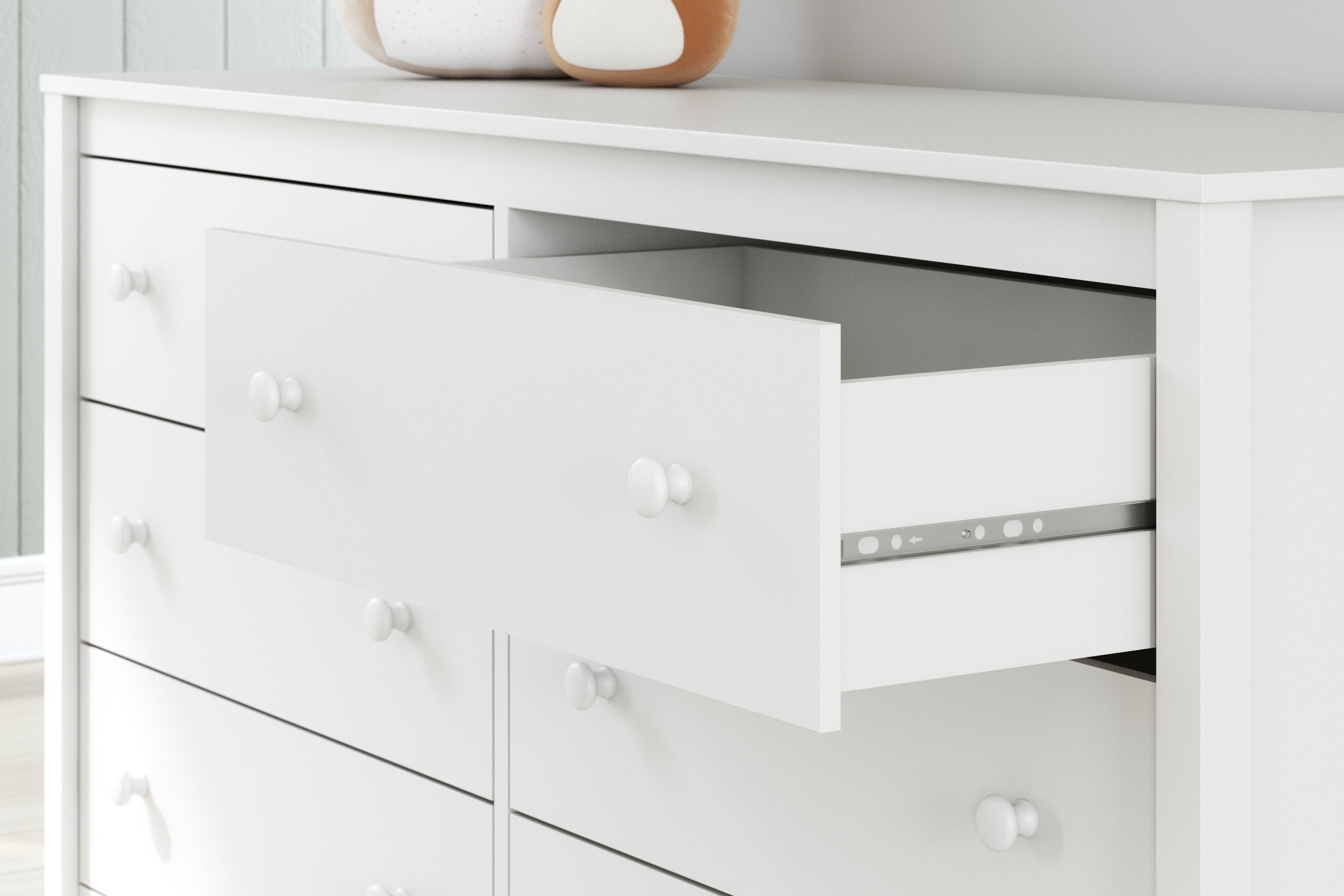 Hallityn Twin Platform Bed with Dresser, Chest and Nightstand in White - PKG018815