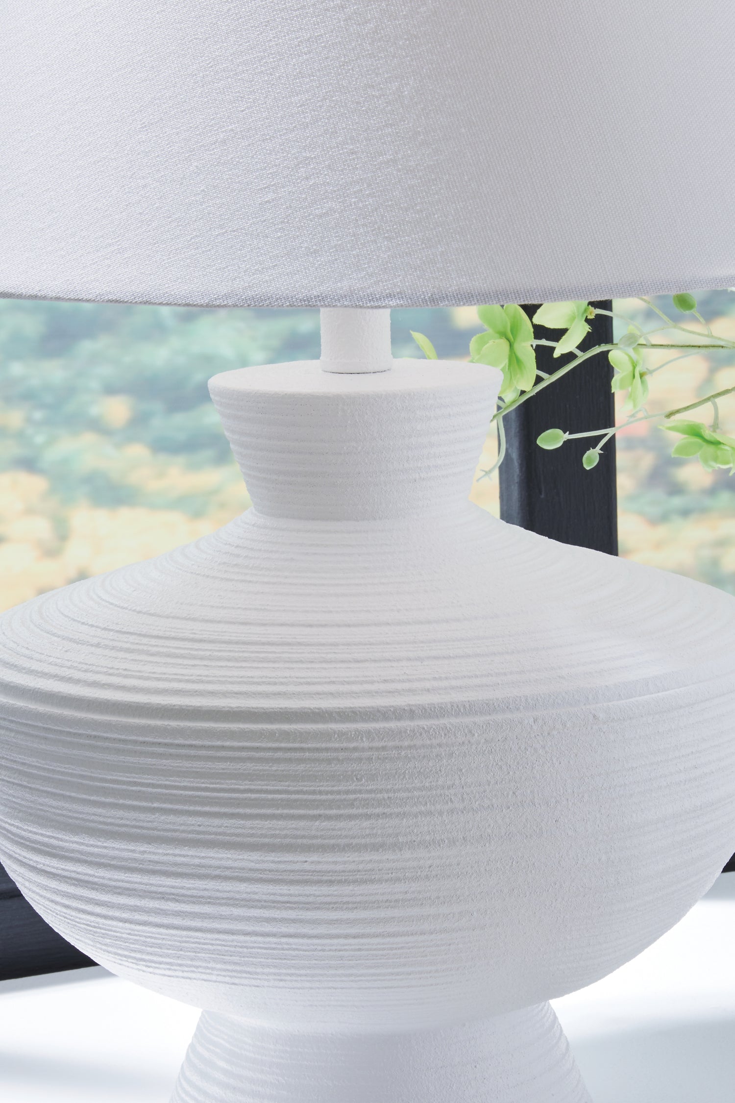 Harelwood White Table Lamp - L235934