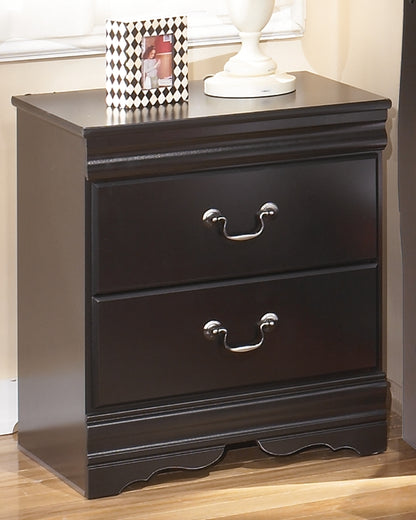 Huey Vineyard Black Full Sleigh Bed, Chest and 2 Nightstands - B128B47