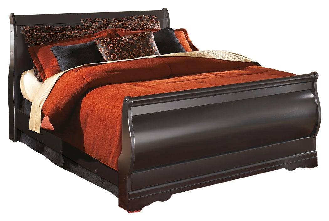 Huey Vineyard Queen Sleigh Bed, Dresser and Chest - B128B52