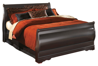 Huey Vineyard Queen Sleigh Bed, Dresser and Chest - B128B52