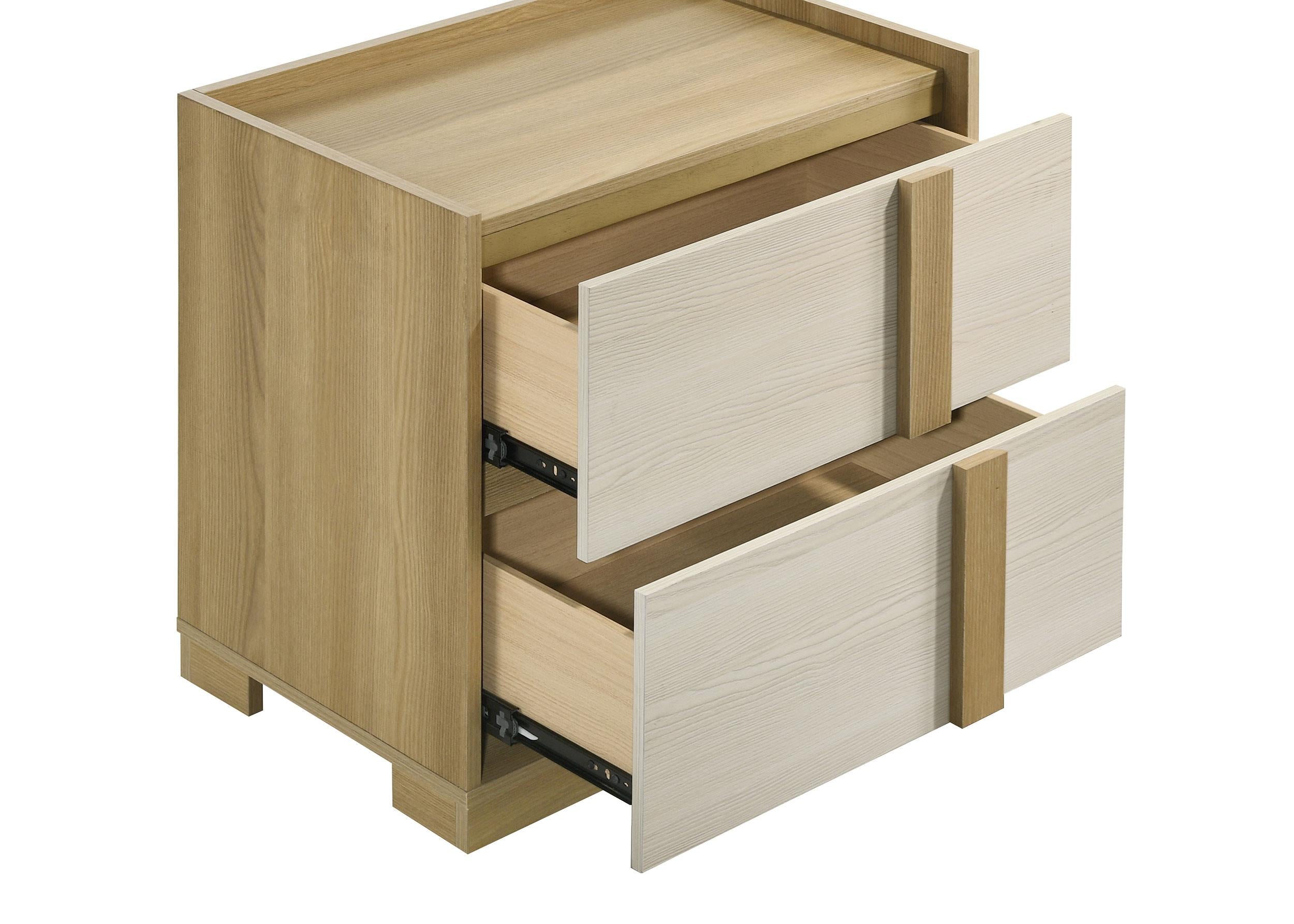 Hyland 4-piece Queen Bedroom Set Natural - 215651Q-S4X
