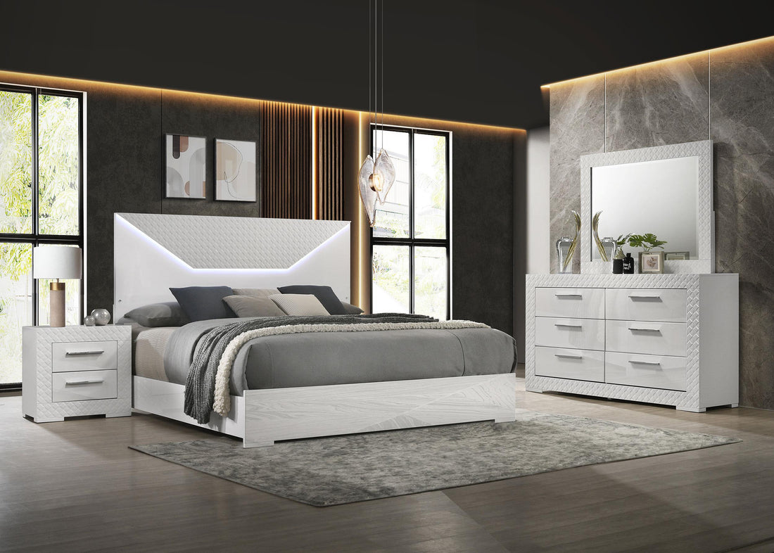 Ives 4-piece Eastern King Bedroom Set White High Gloss - 224941KE-S4