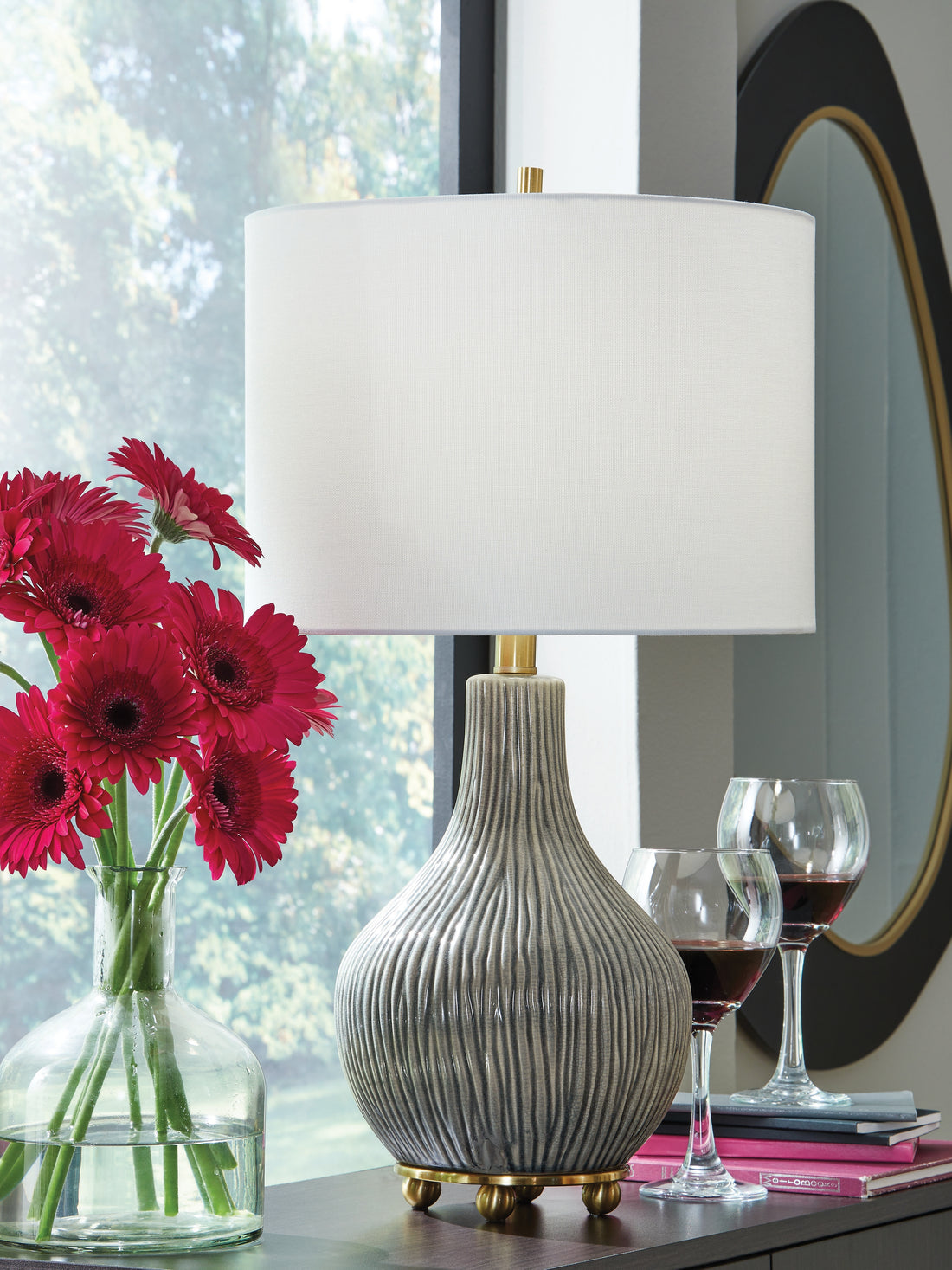 Judlen Gray/Gold Finish Table Lamp - L100844