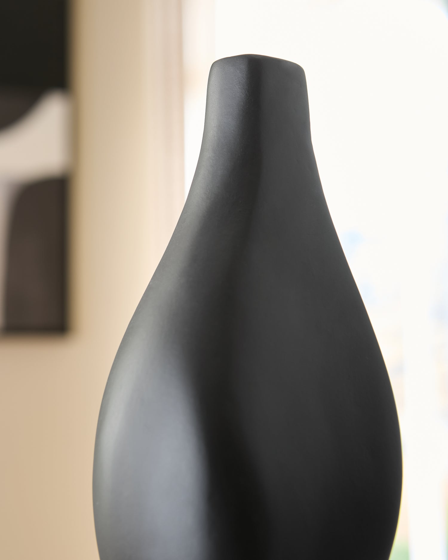 Judsen Black Vase - A2000835