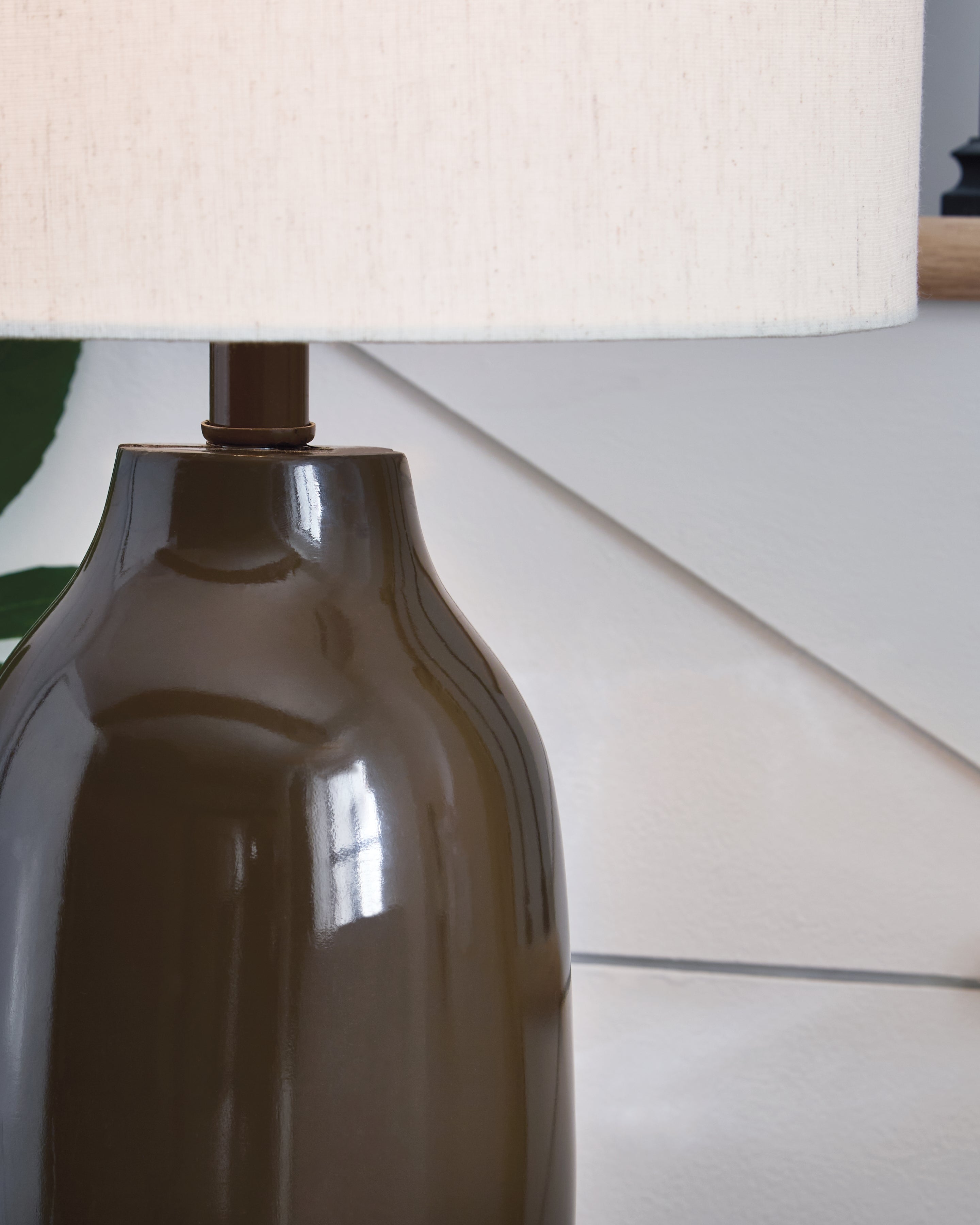 Jyler Brown Table Lamp - L100904