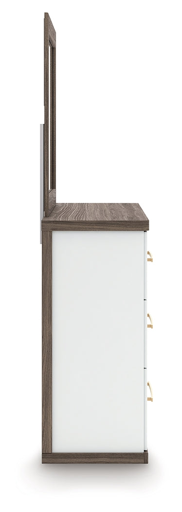 Kendanport Brown Dresser and Mirror - PCB1108B1